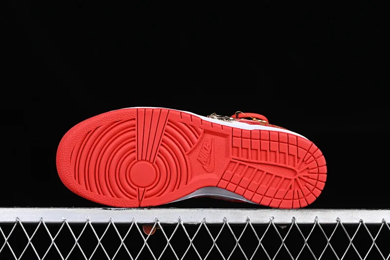 All Categories Nk SB Dunk Series Nk SB Dunk Low Low-top Sneakers Nk Dunk Low 囍爱你 Red Embroidery Dragon and Phoenix Present Happy Decoration SB Strap Low-top Casual Wedding Shoes FD9762-061